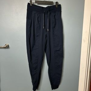 Lululemon women’s joggers